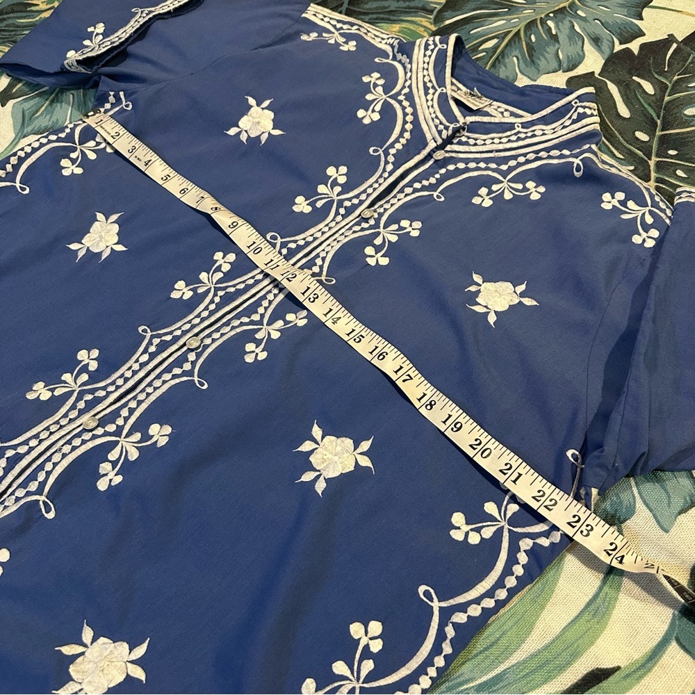 Vintage Foyers Of Hawaii Embroidered Button Front Tunic Top FLAWS - Picture 10 of 12